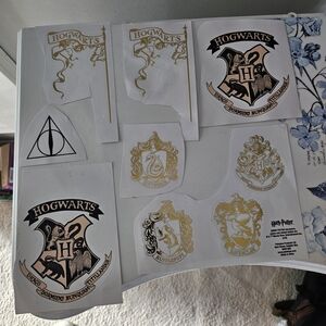 Warner Bros. Hogwarts House Crest Stickers - Gold and Black